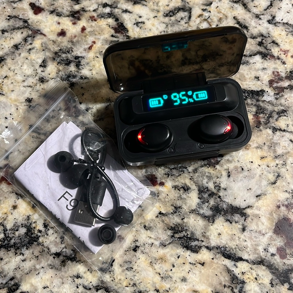 WIRELESS♦️♦️EARBUDS/POWER BANK